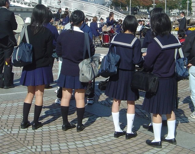 Forcing female students to wear white underwear and even... periodic `tests`, schools in Japan are fiercely criticized. 2